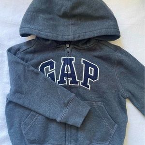 Gap zip up hoodie in gray. Size 2T